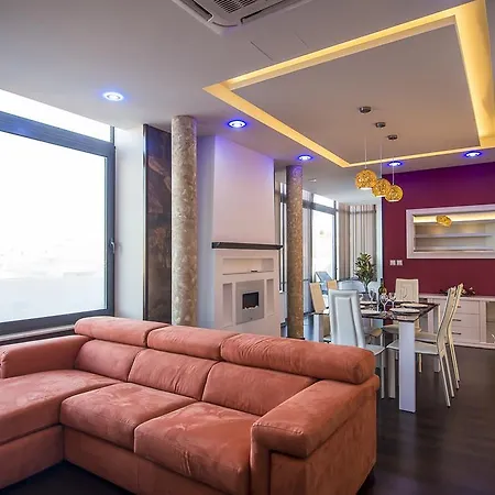 Romantic Penthouse Victoria