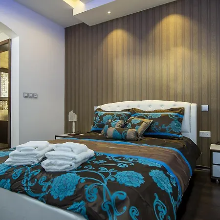 Romantic Penthouse Victoria